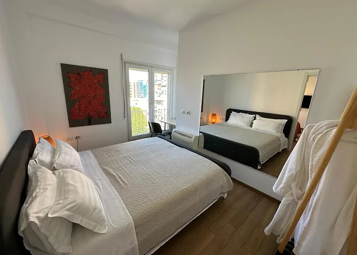 Downtown * ティラナ