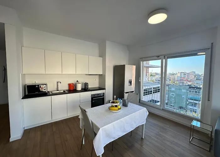 Downtown アパート ティラナ